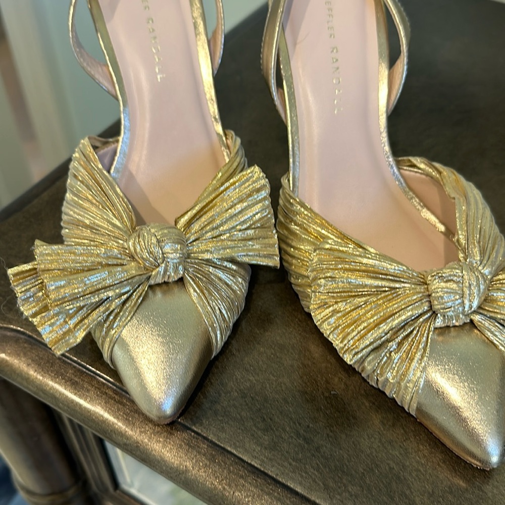 worn once. loeffler gold bow heels 3” heel